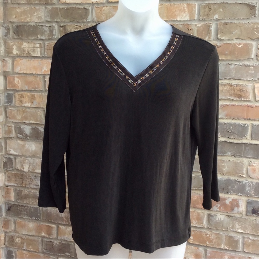🧹👗 5 for $20 Chico's Travelers Embellished Top